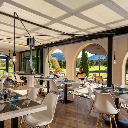 Château Et Golf De Taulane 4*